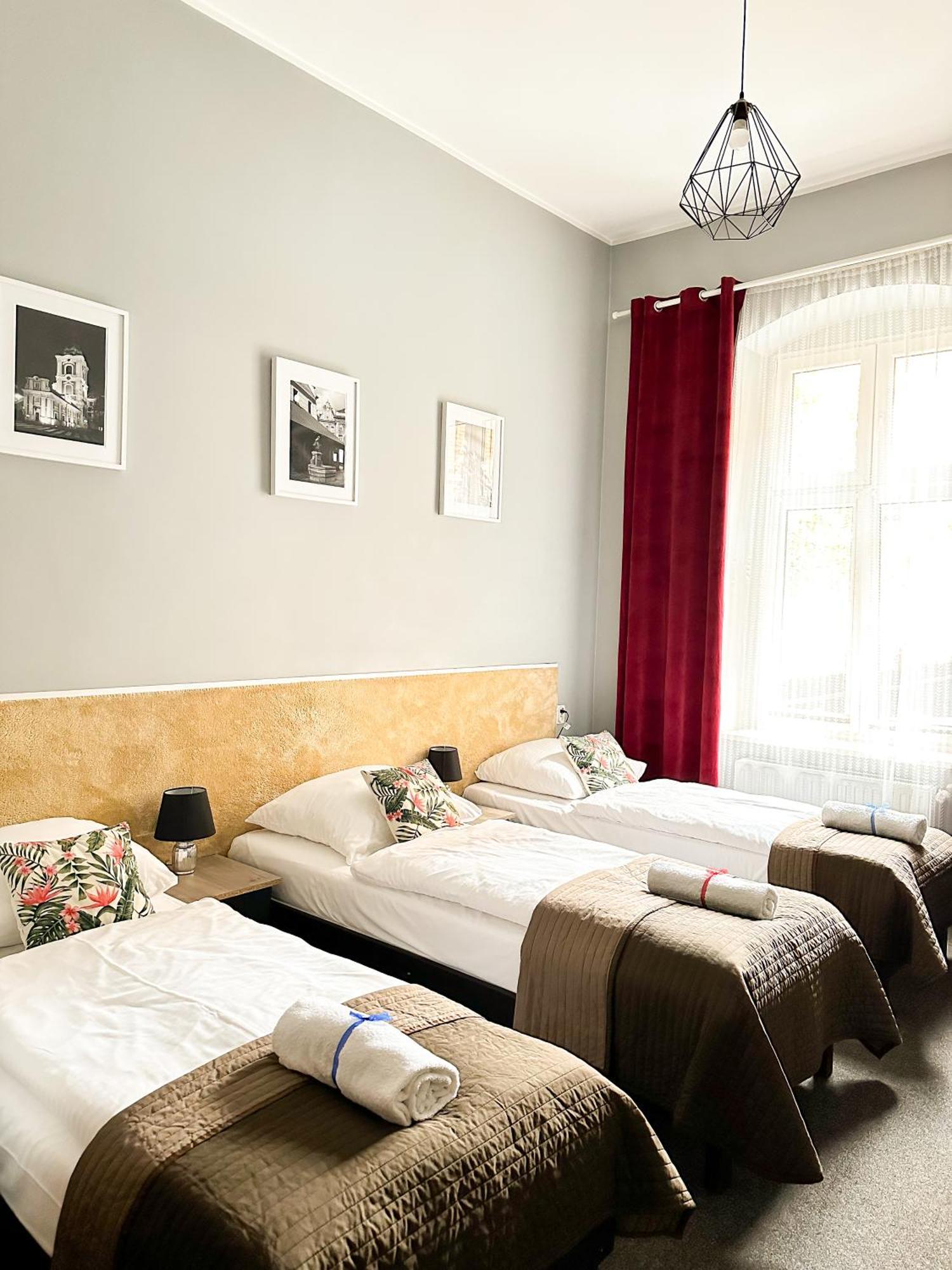 Expolis - Center Mtp Targi - 24h #betterthanyourex Guest house
