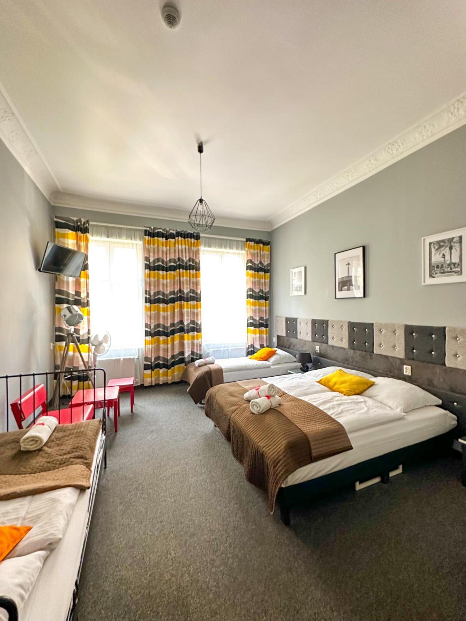Expolis - Center Mtp Targi - 24h #betterthanyourex Guest house