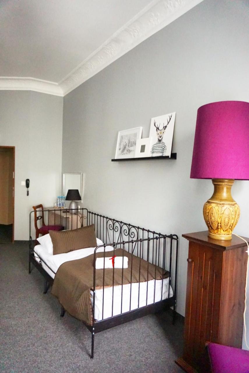 Expolis - Center Mtp Targi - 24h #betterthanyourex Guest house
